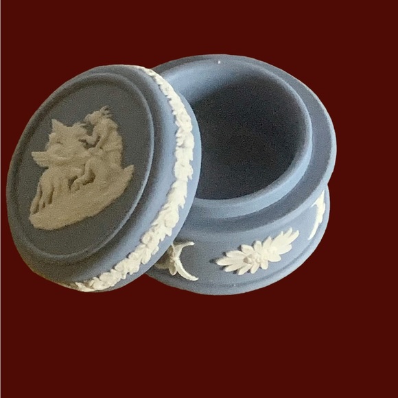 🚩SOLD🚩 Wedgewood Collector’s Trinket Box - Blue Jasperware - Vintage - Picture 2 of 11